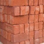 1200px-Stapel_bakstenen_-_Pile_of_bricks_2005_Fruggo-300x300-1.jpg